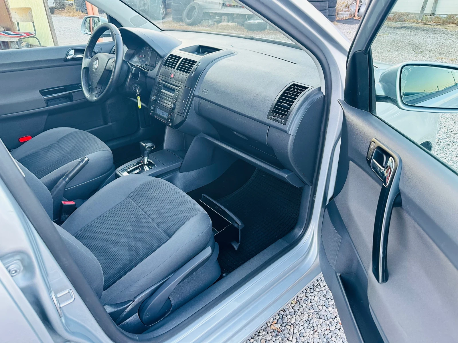 VW Polo 1.4i, снимка 12 - Автомобили и джипове - 56075968