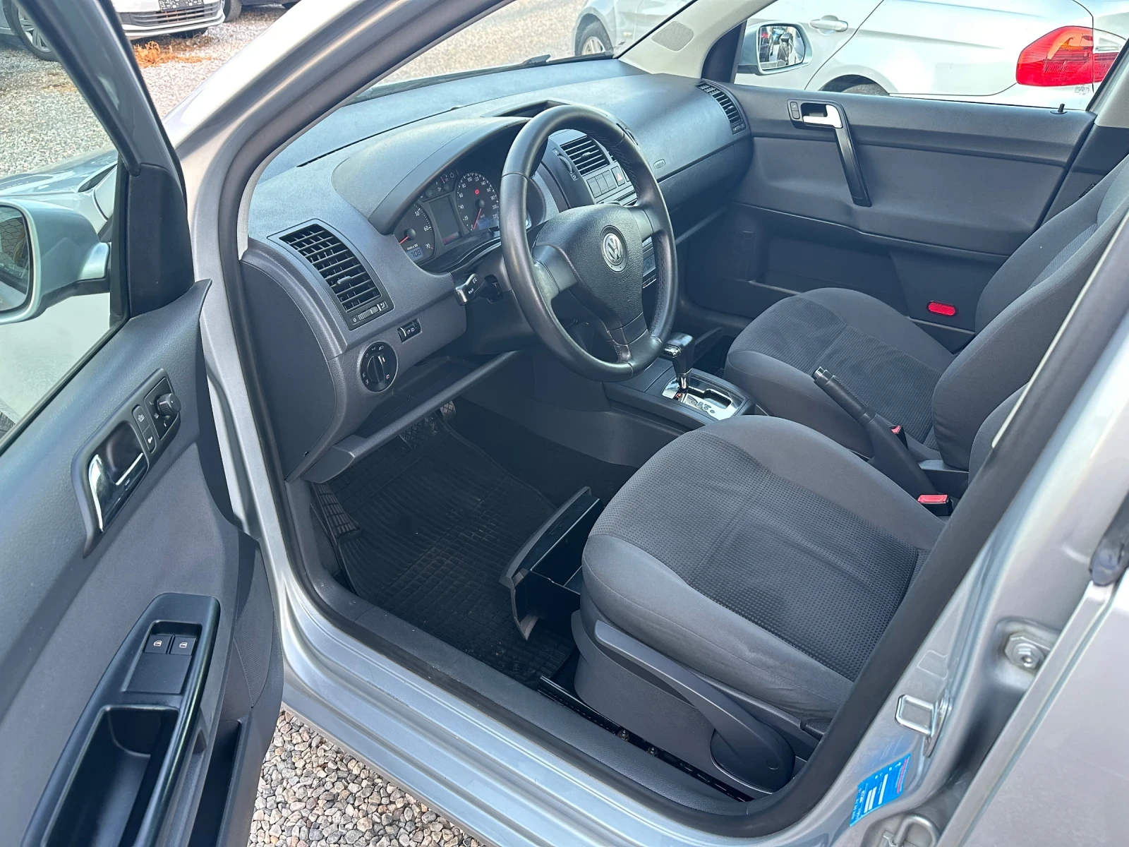 VW Polo 1.4i, снимка 8 - Автомобили и джипове - 56075968