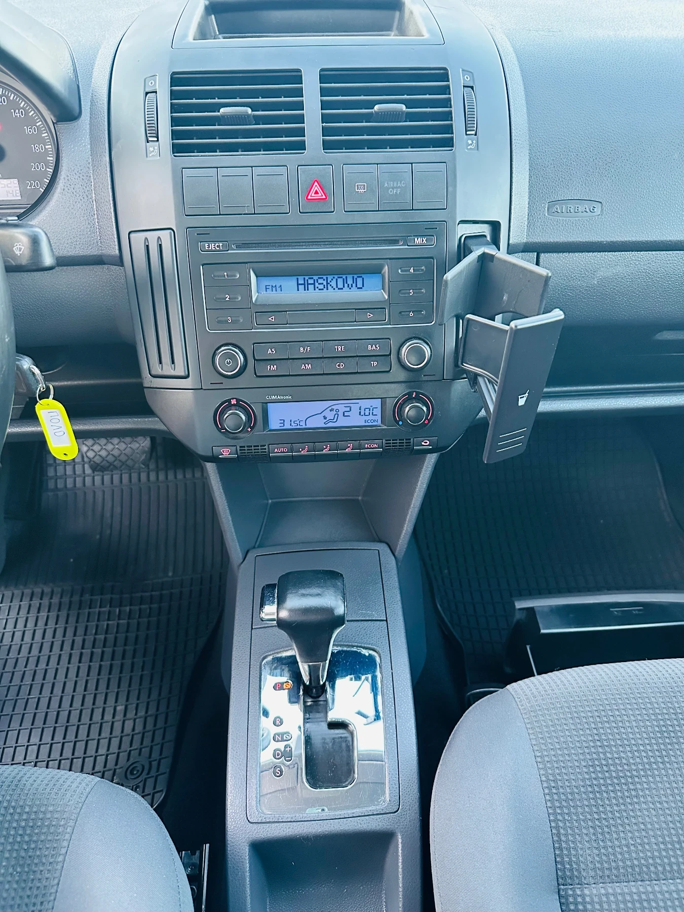 VW Polo 1.4i, снимка 11 - Автомобили и джипове - 56075968