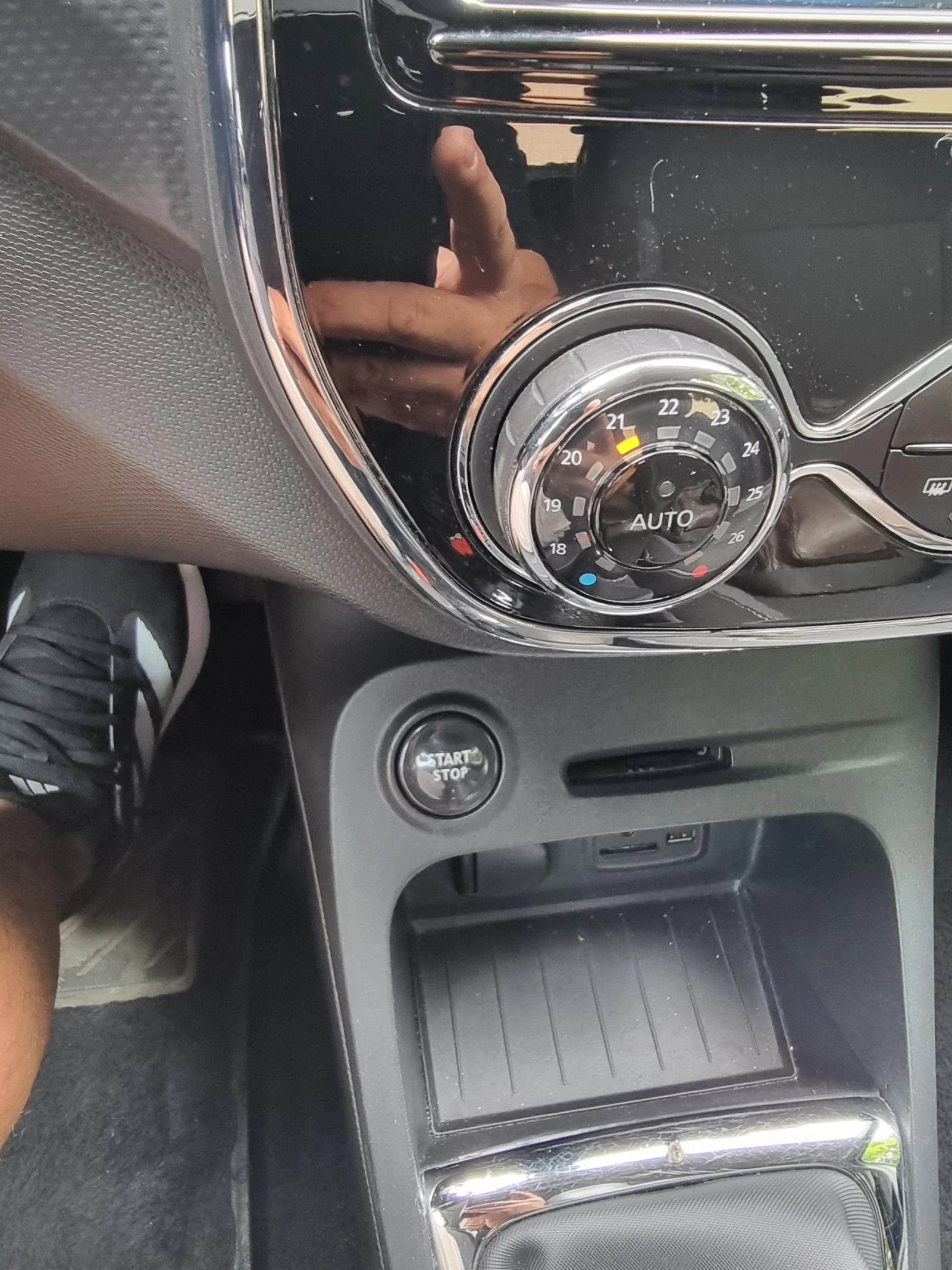 Renault Captur, снимка 4 - Автомобили и джипове - 56085167