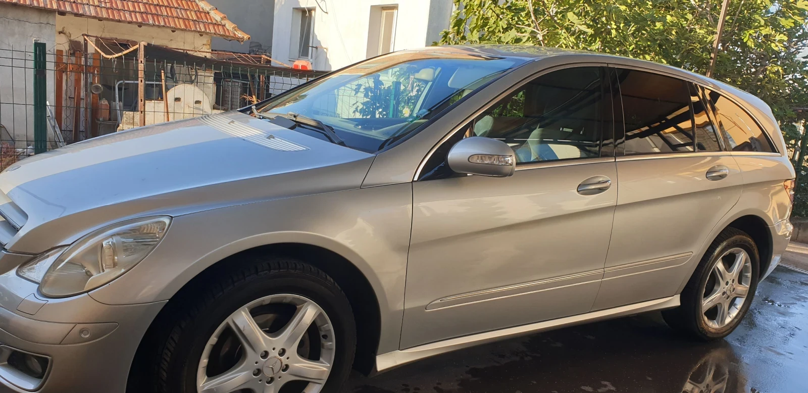 Mercedes-Benz R 320