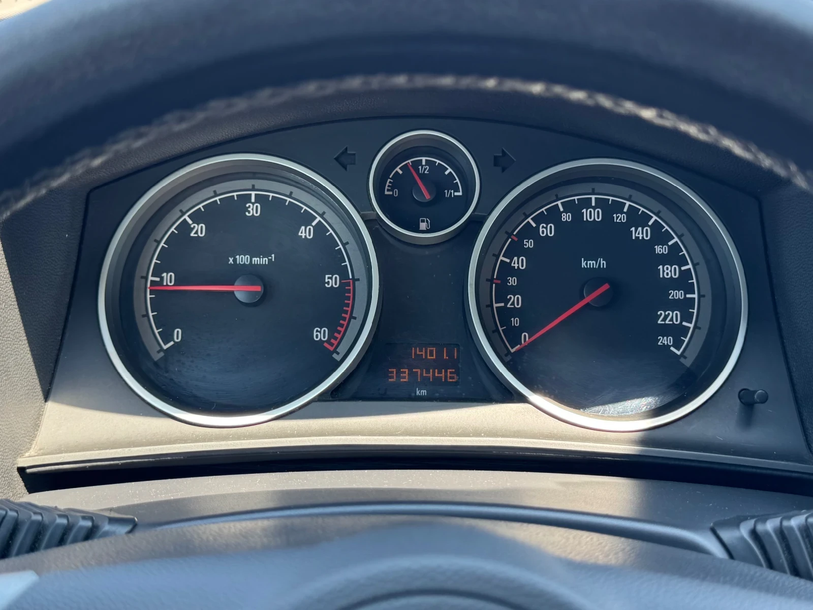 Opel Astra 1.7 CDTI, снимка 11 - Автомобили и джипове - 56626384