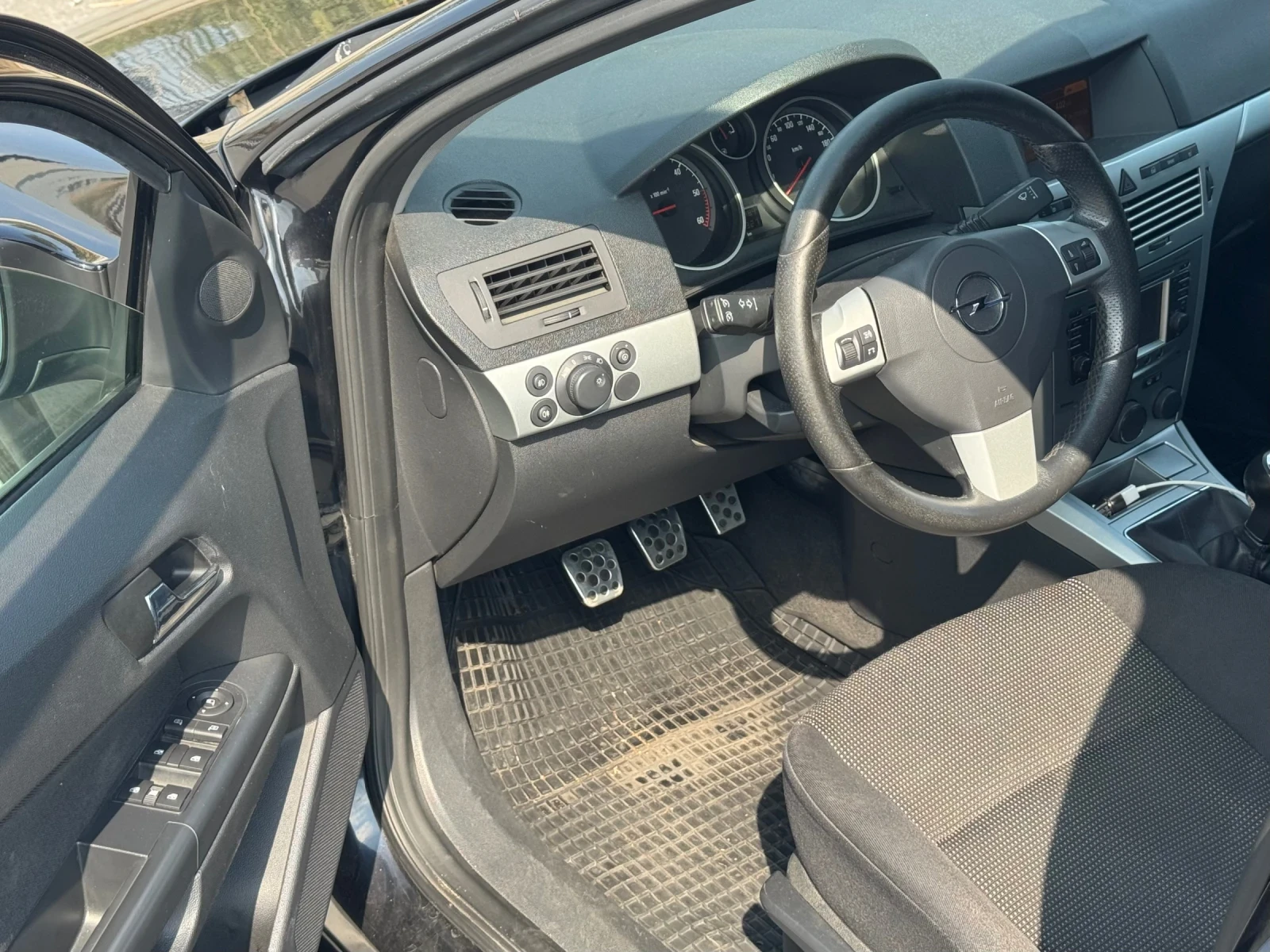 Opel Astra 1.7 CDTI, снимка 6 - Автомобили и джипове - 56626384