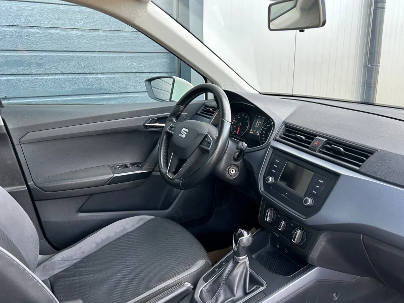 Seat Arona 1.0 Tsi 2018 Климатик, снимка 10 - Автомобили и джипове - 52552885