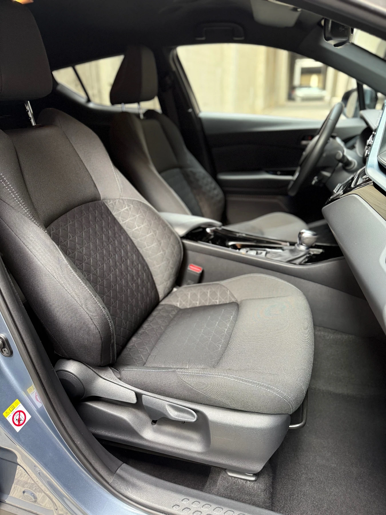 Toyota C-HR 2.0 Hybrid// /Bi-Tone/ | Mobile.bg   11