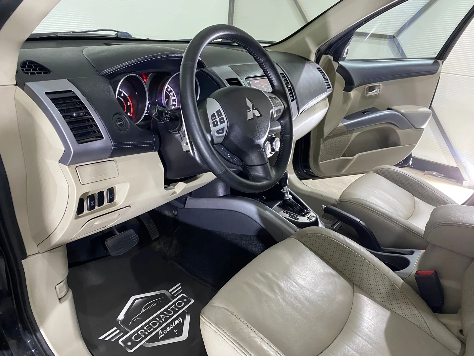 Mitsubishi Outlander DI-D Instyle SST - изображение 7