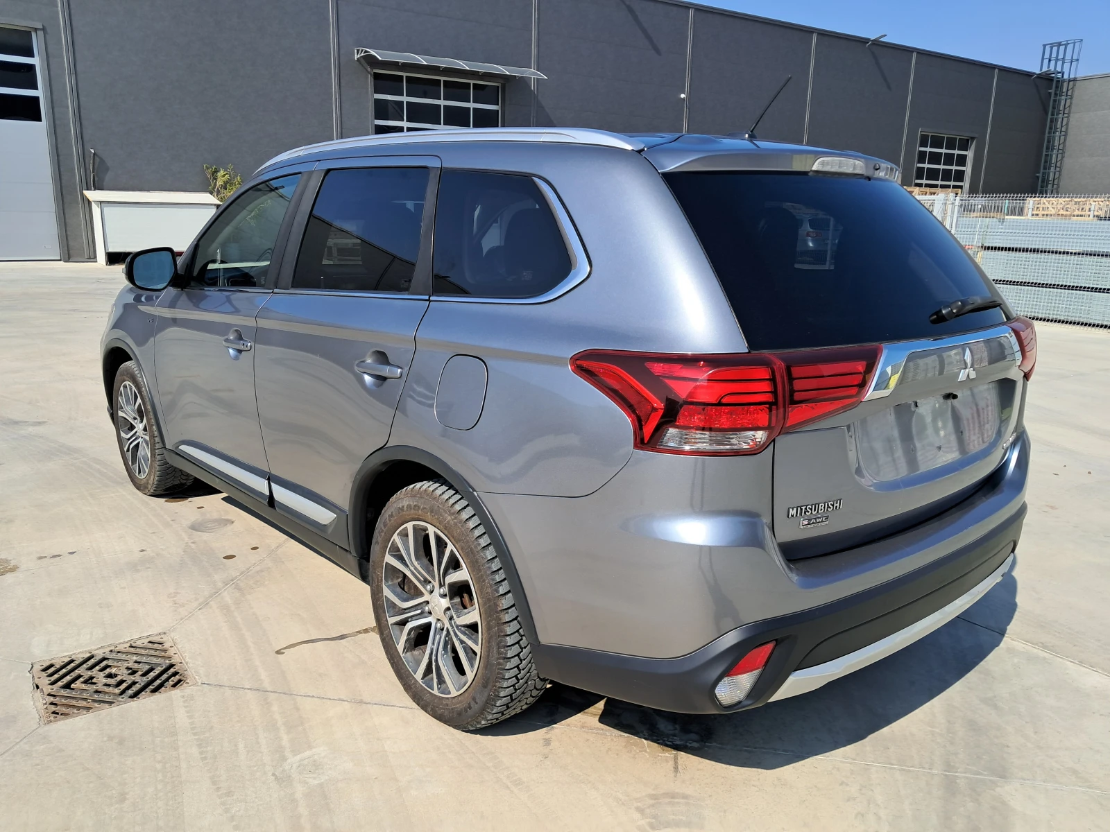 Mitsubishi Outlander 3.0 GT S-AWC 7места, снимка 4 - Автомобили и джипове - 54461481