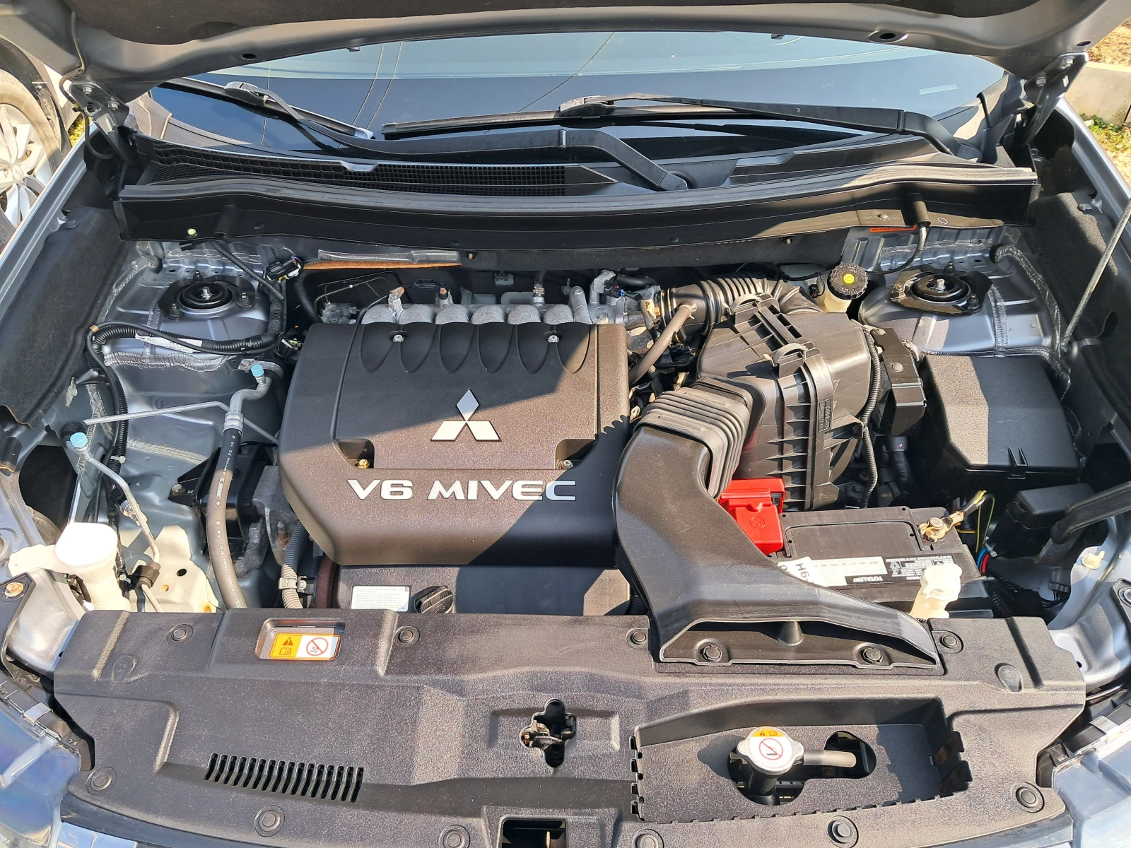 Mitsubishi Outlander 3.0 GT S-AWC 7места, снимка 17 - Автомобили и джипове - 54461481