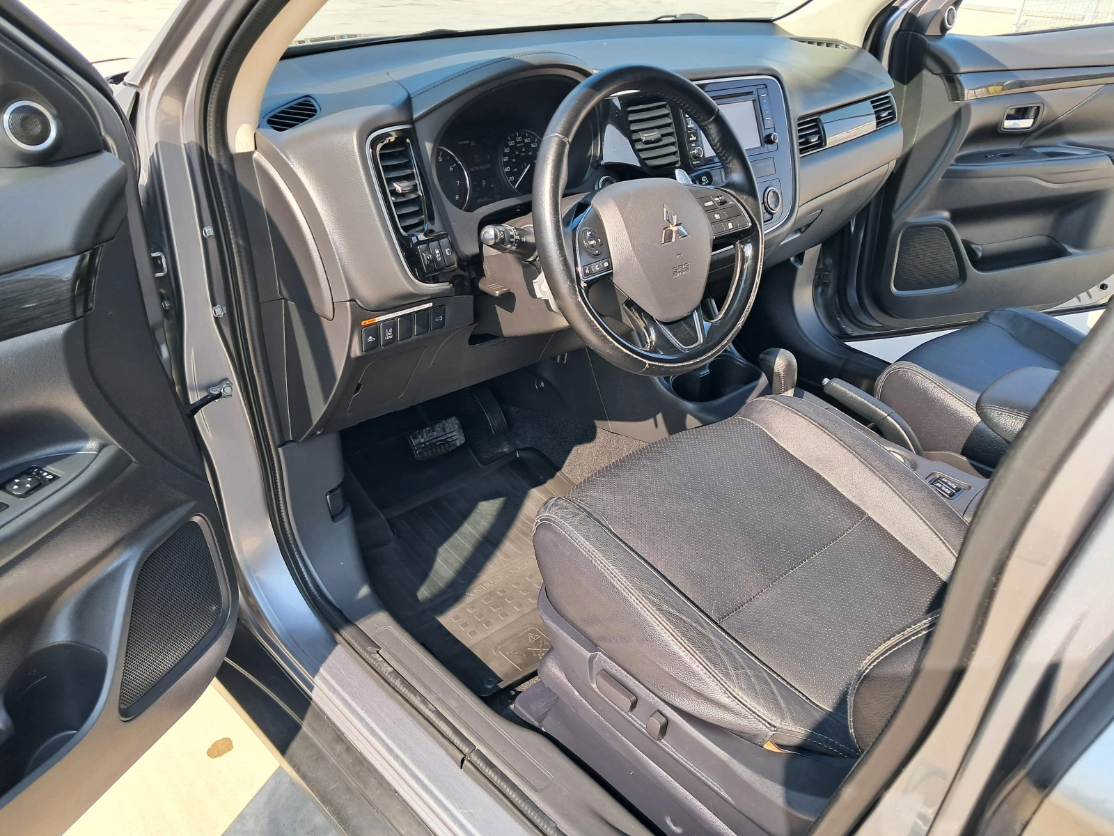 Mitsubishi Outlander 3.0 GT S-AWC 7места, снимка 8 - Автомобили и джипове - 54461481