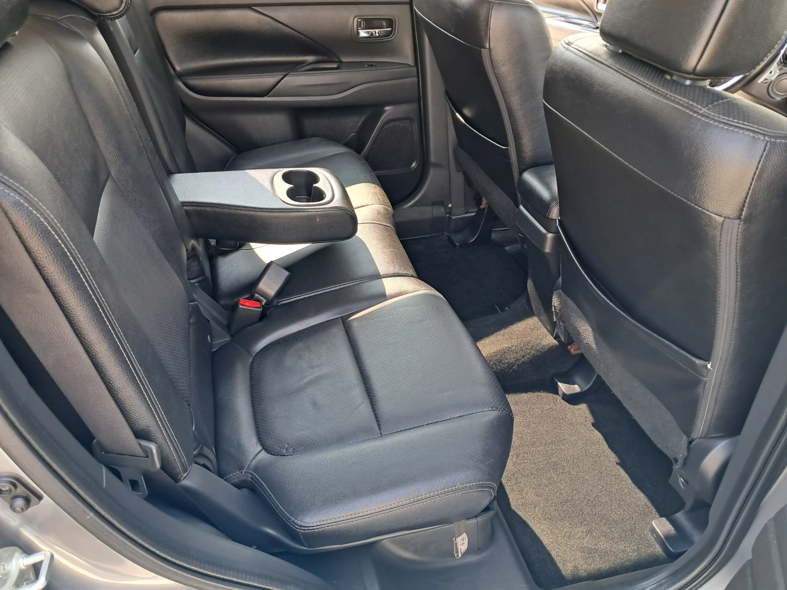 Mitsubishi Outlander 3.0 GT S-AWC 7места, снимка 9 - Автомобили и джипове - 54461481