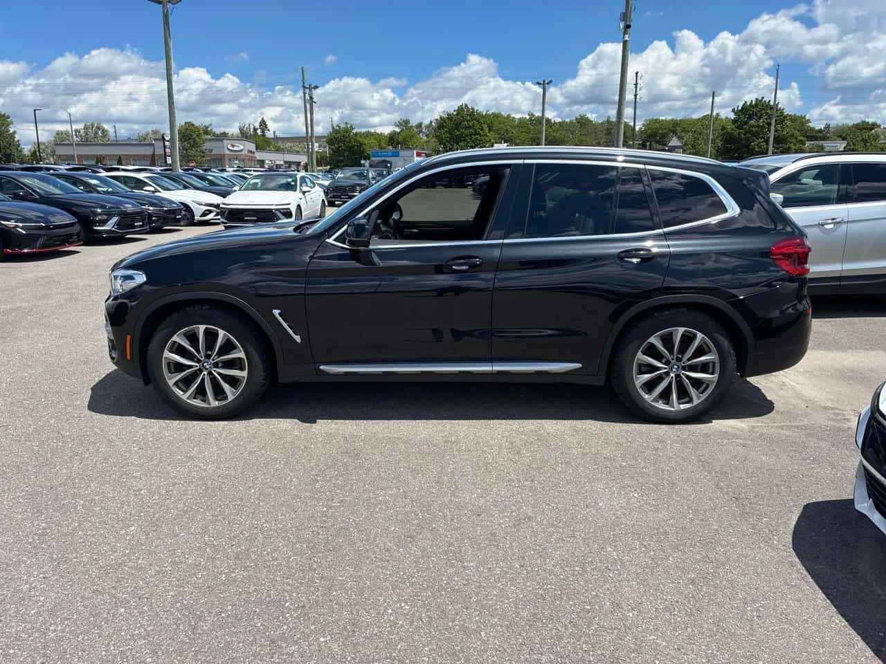 BMW X3 | ПОДГРЕВ | ПАНОРАМА | CARFAX | + ГУМИ  | , снимка 2 - Автомобили и джипове - 54974681