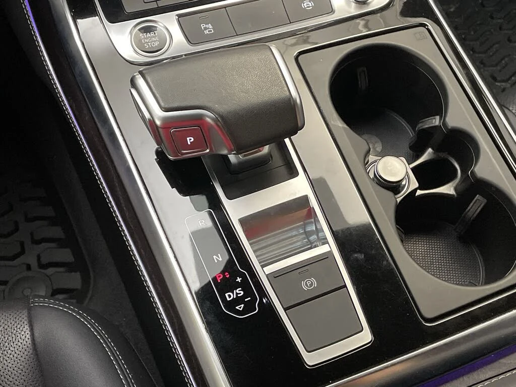 Audi Q8 55TFSI* BLACK OPTIC* ДИСТРОНИК* ОБДУХ* КРАЙНА ЦЕНА, снимка 15 - Автомобили и джипове - 55626552