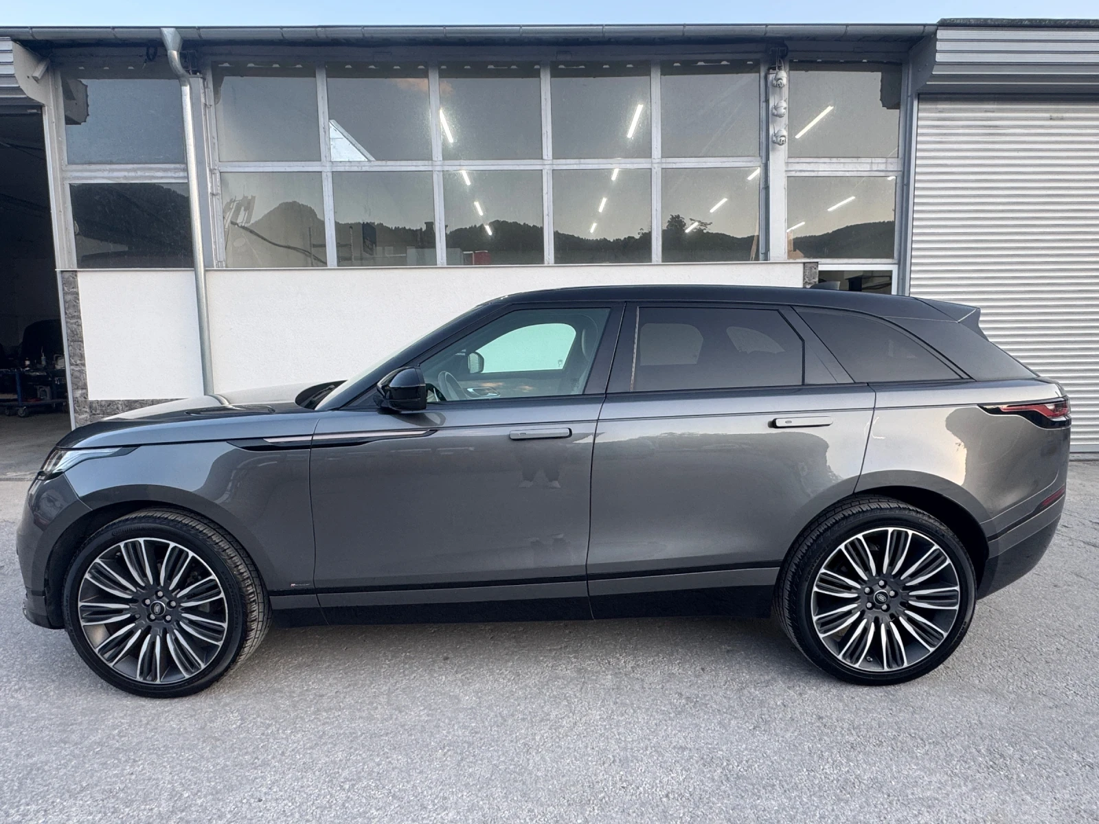Land Rover Range Rover Velar, снимка 4 - Автомобили и джипове - 55993174