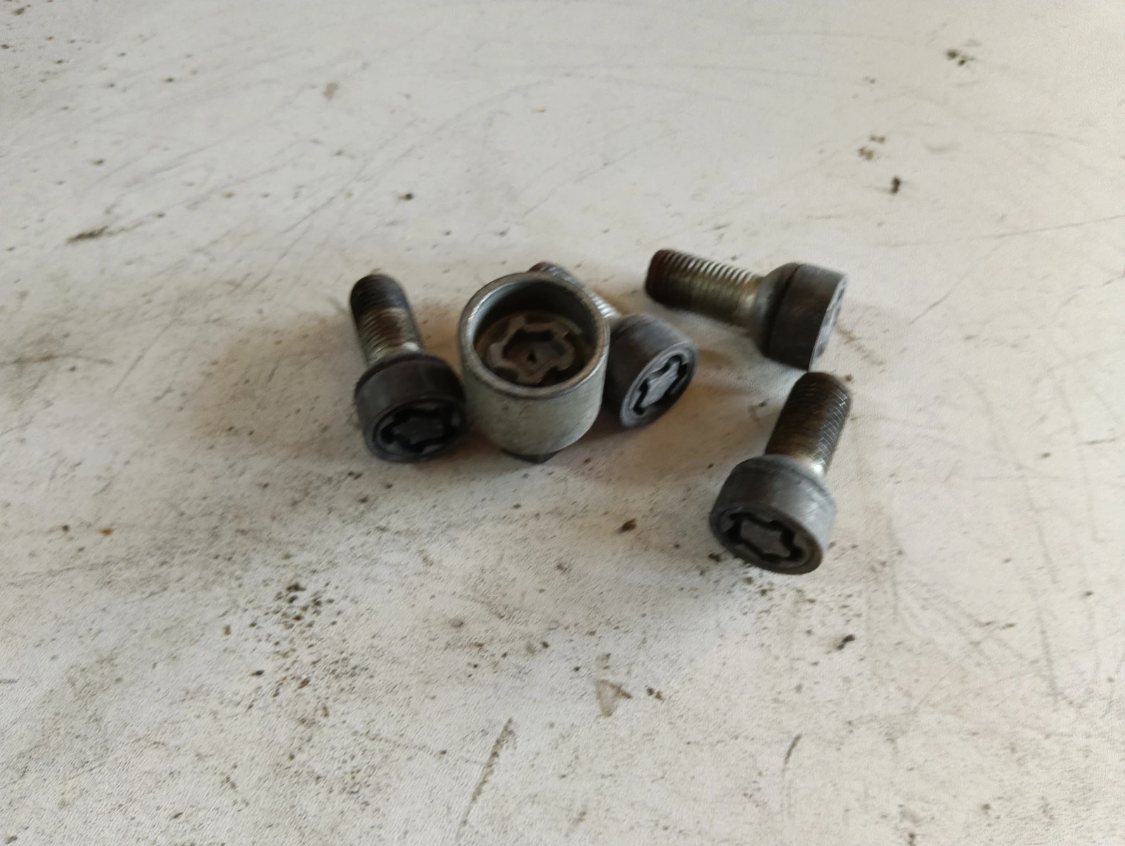 секретни болтове Seat Ibiza
