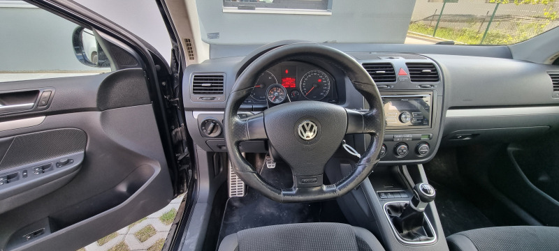 VW Jetta, снимка 5 - Автомобили и джипове - 45466539