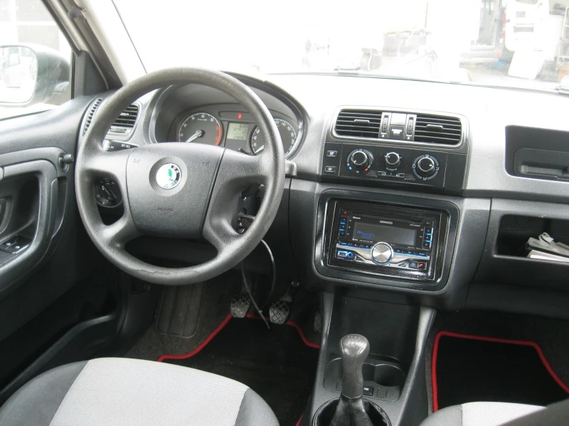 Skoda Fabia Cool Edition, снимка 10 - Автомобили и джипове - 45673160