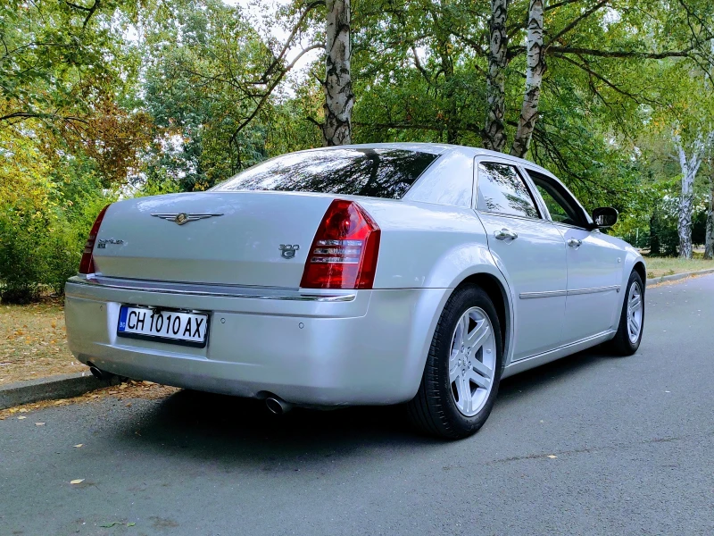 Chrysler 300c 3.0 CRD, снимка 11 - Автомобили и джипове - 48429641