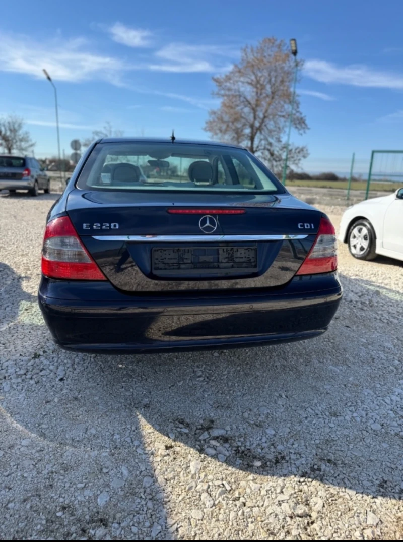 Mercedes-Benz E 220, снимка 2 - Автомобили и джипове - 49556544