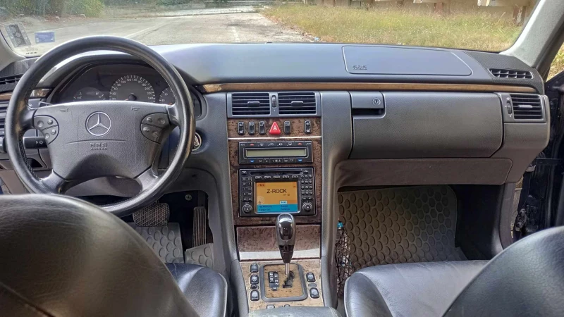 Mercedes-Benz E 240, снимка 3 - Автомобили и джипове - 52284094