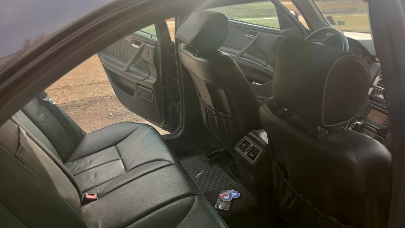 Mercedes-Benz E 240, снимка 5 - Автомобили и джипове - 52284094
