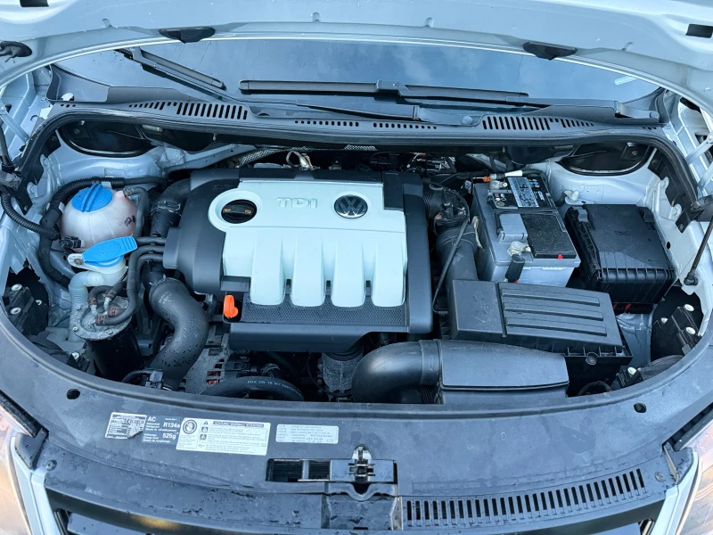 VW Touran 1.9TDI* CROSS* 6 скорости* УНИКАТ* FACE* * * , снимка 17 - Автомобили и джипове - 52483462