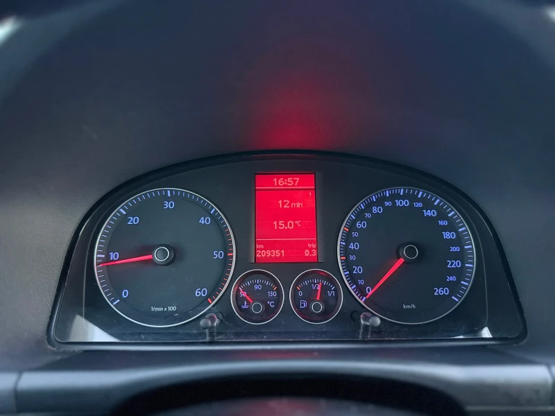 VW Touran 1.9TDI* CROSS* 6 скорости* УНИКАТ* FACE* * * , снимка 16 - Автомобили и джипове - 52483462