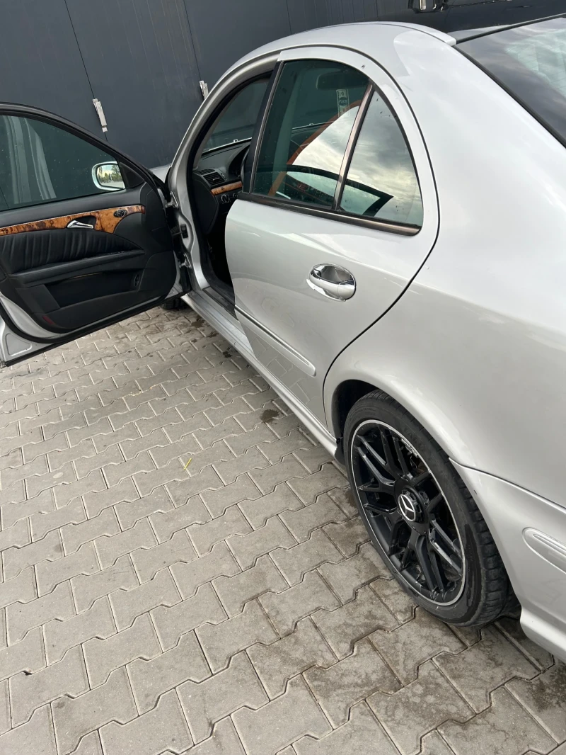 Mercedes-Benz E 270, снимка 3 - Автомобили и джипове - 52791971