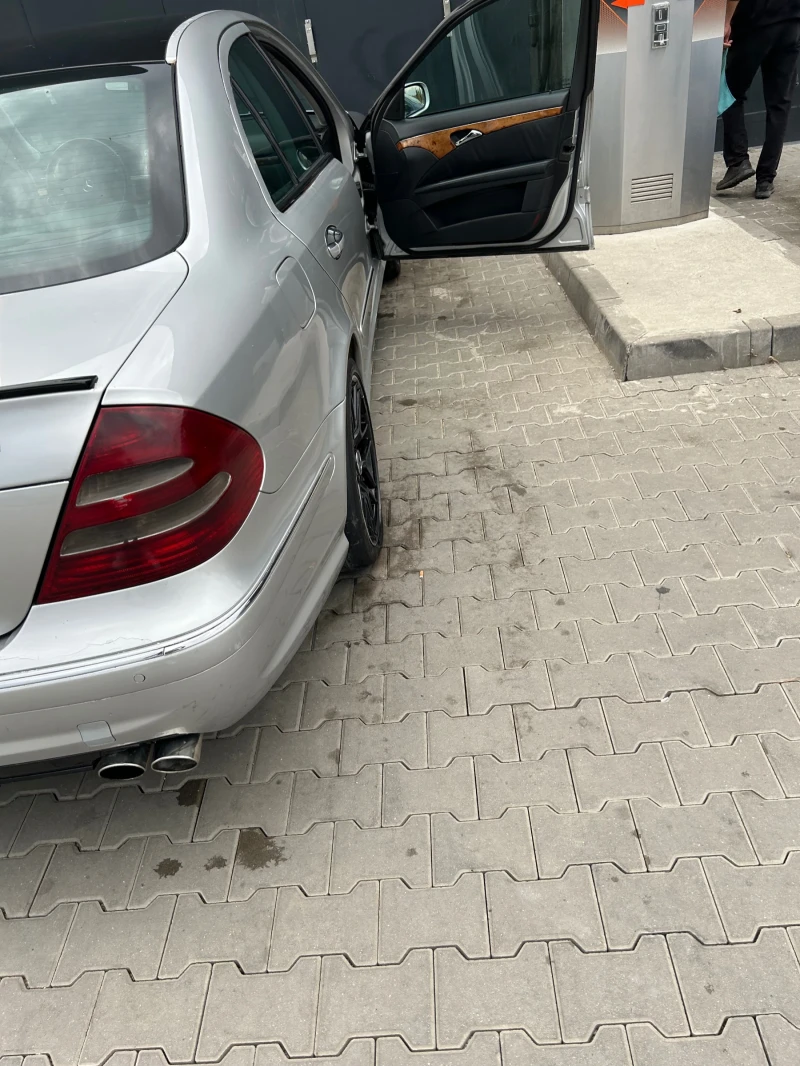 Mercedes-Benz E 270, снимка 12 - Автомобили и джипове - 52791971