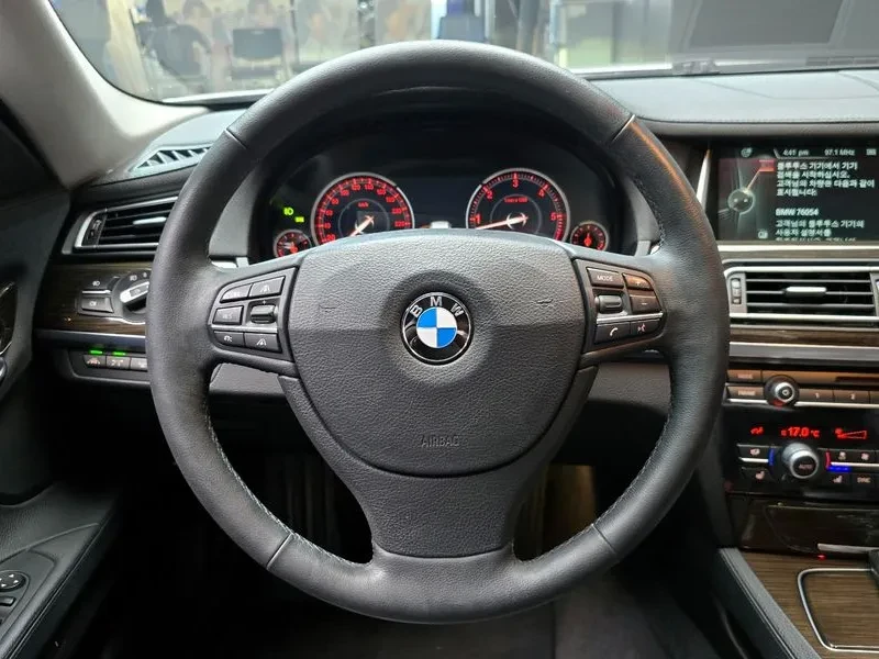 BMW 730 xDrive, снимка 13 - Автомобили и джипове - 55349334