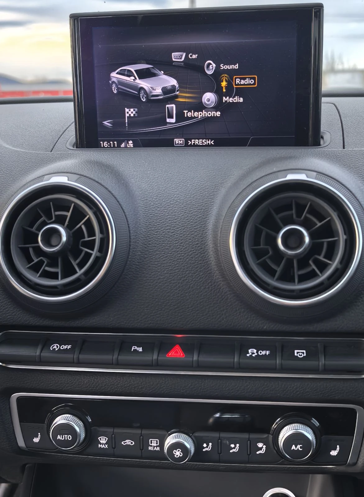 Audi A3 1.6 TDI Black Edition | Mobile.bg — изображение 11