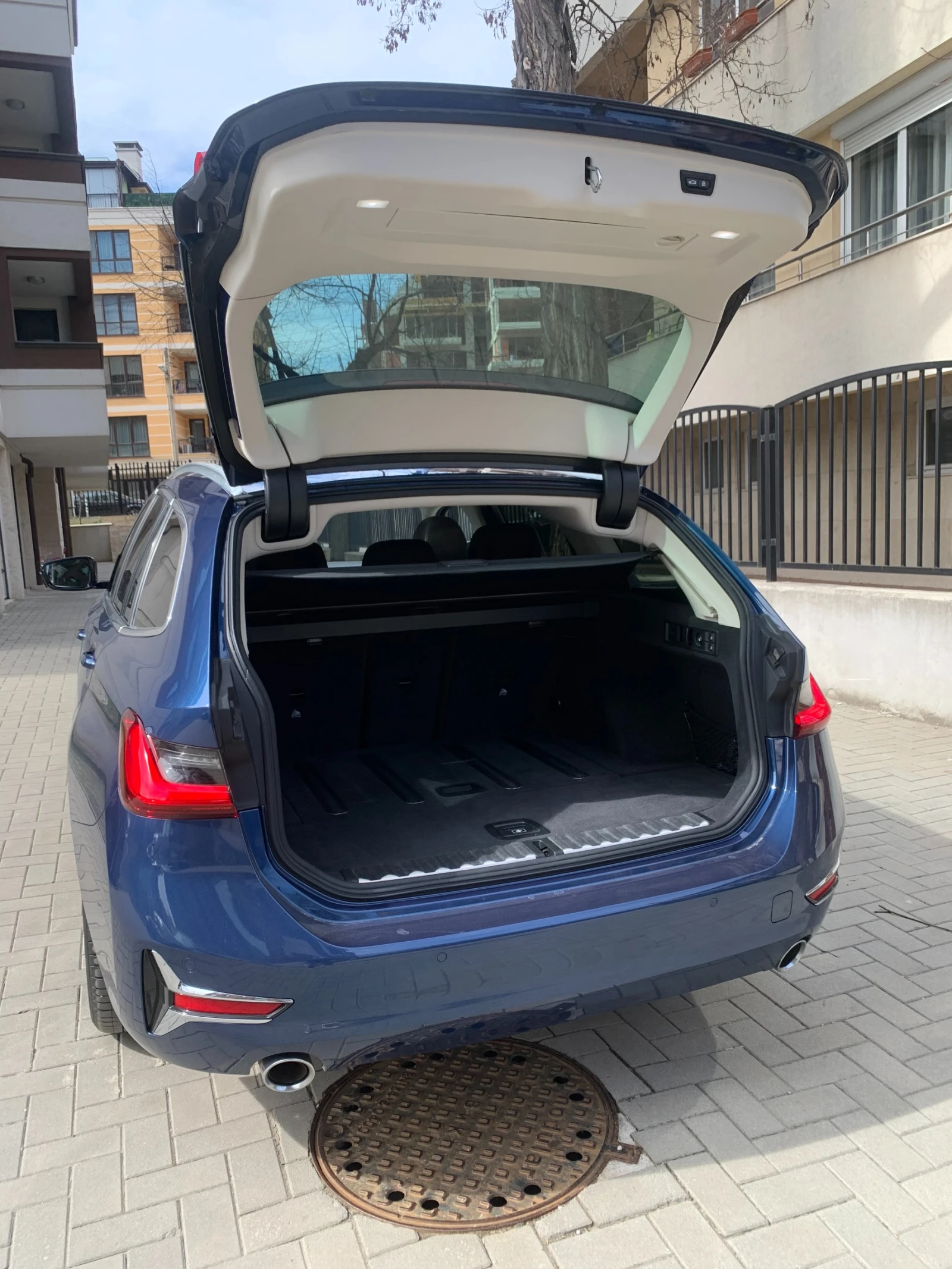 BMW 320 xDrive Luxury Line, Панорама, снимка 14 - Автомобили и джипове - 53844378