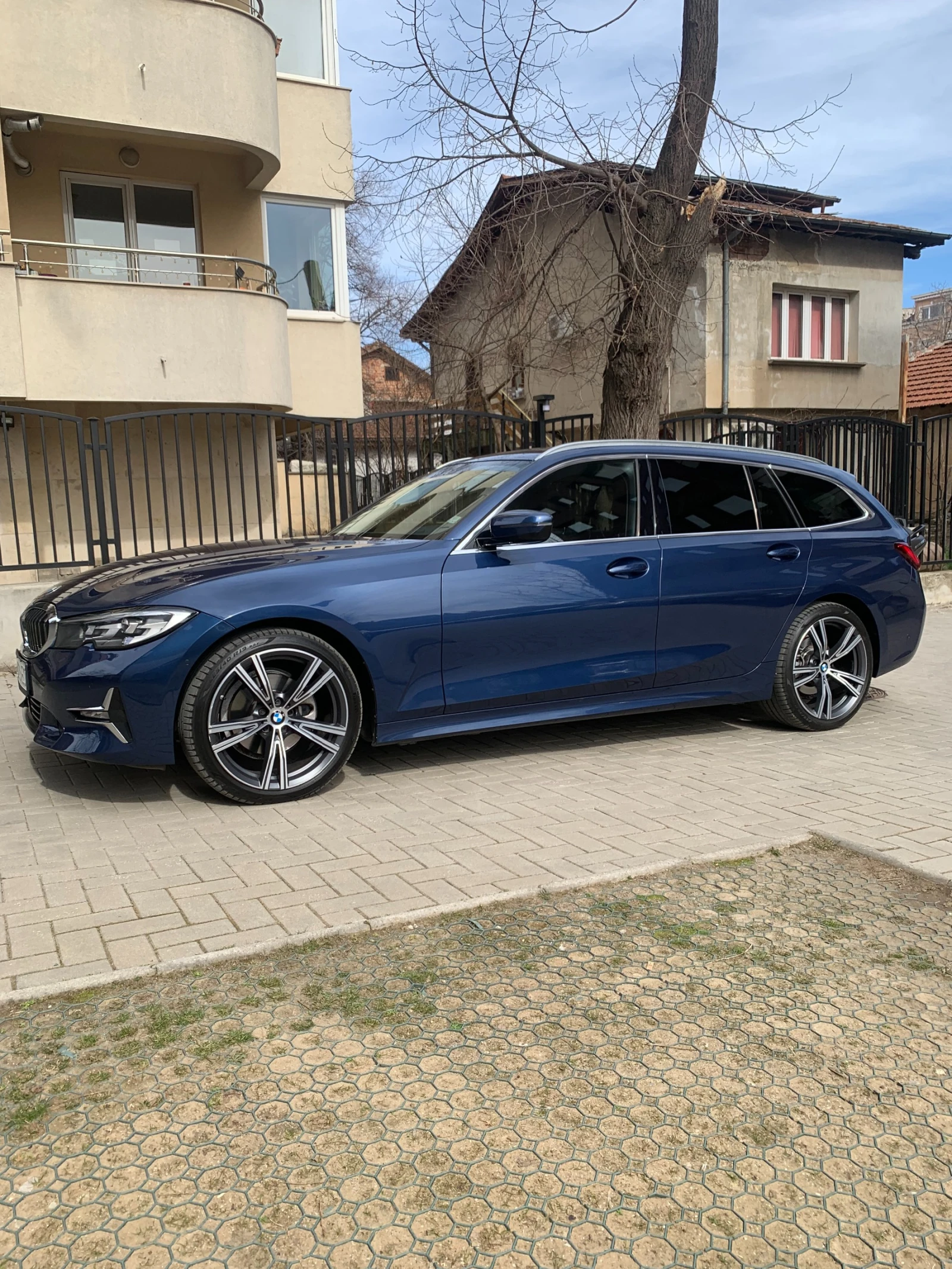 BMW 320 xDrive Luxury Line, Панорама, снимка 2 - Автомобили и джипове - 53844378
