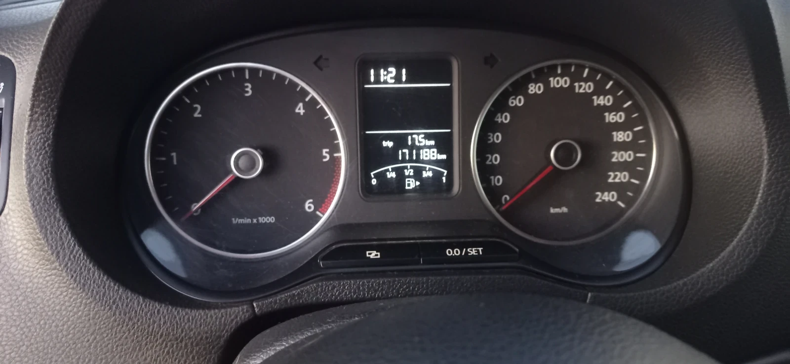 VW Polo 1.6TDI, снимка 9 - Автомобили и джипове - 53953968