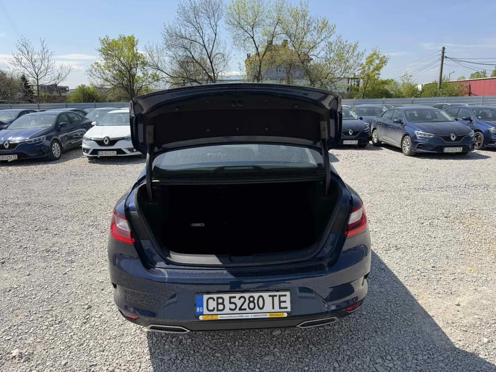 Renault Megane 1.3TCe Sedan 140k.c., снимка 7 - Автомобили и джипове - 54358784