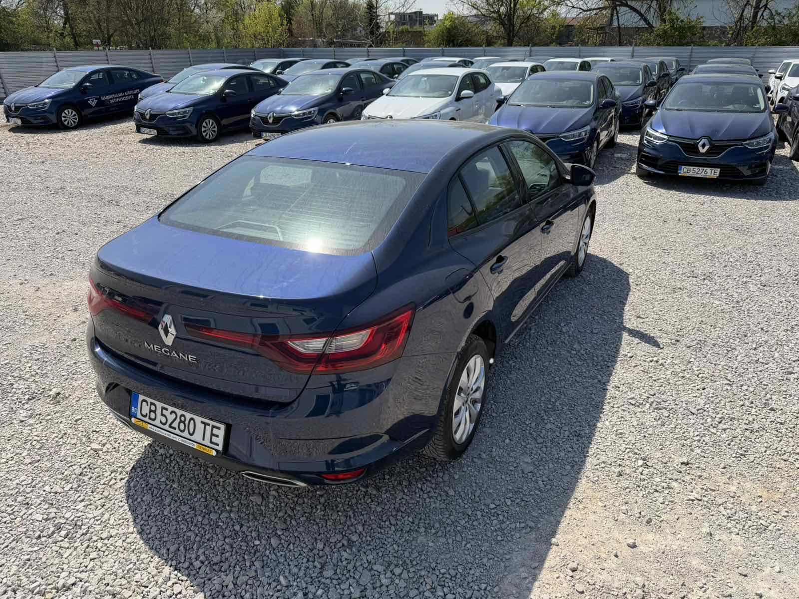 Renault Megane 1.3TCe Sedan 140k.c., снимка 6 - Автомобили и джипове - 54358784