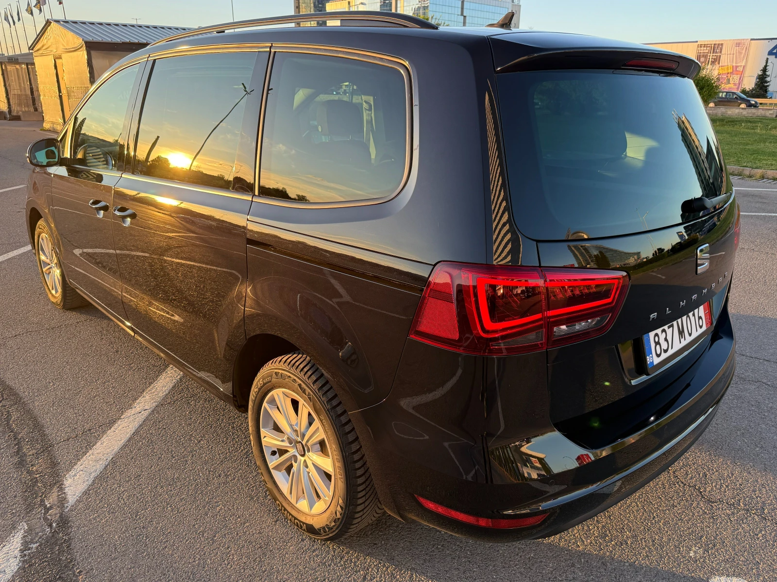 Seat Alhambra Bi-Xenon* 7 места* 2.0TDI* 150кс* РЪЧНА* 111 931км, снимка 5 - Автомобили и джипове - 54569657