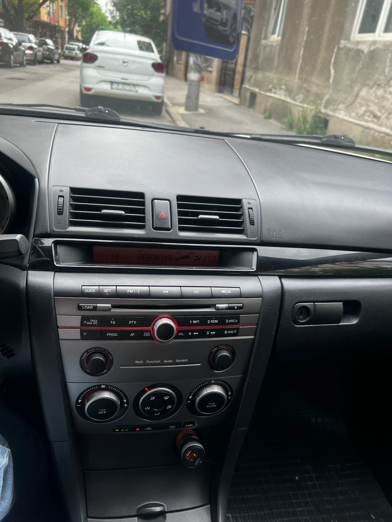 Mazda 3 1.4i facelift, снимка 5 - Автомобили и джипове - 54904462