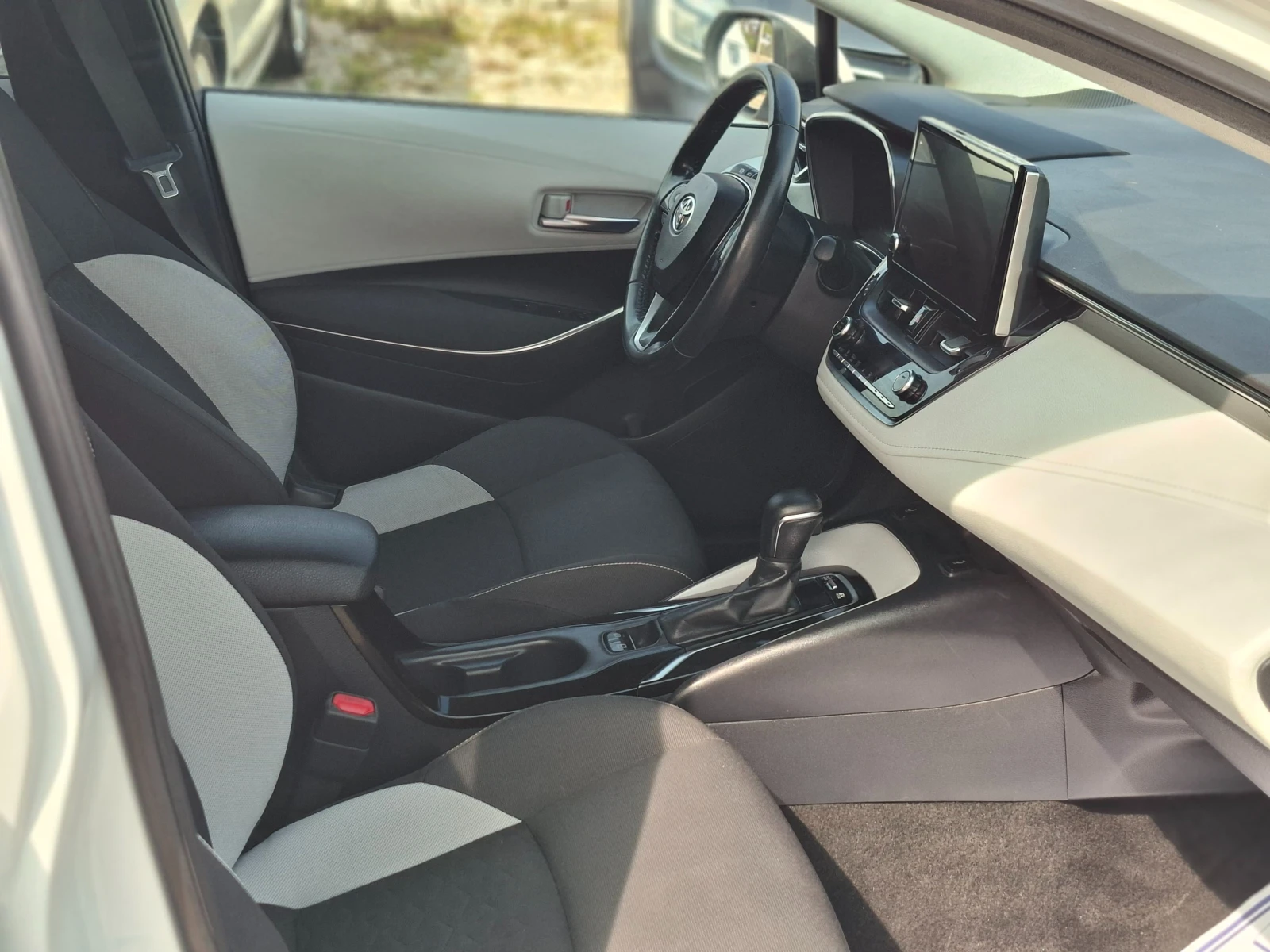 Toyota Corolla 1.8 HYBRiD | Mobile.bg � ����������� 8