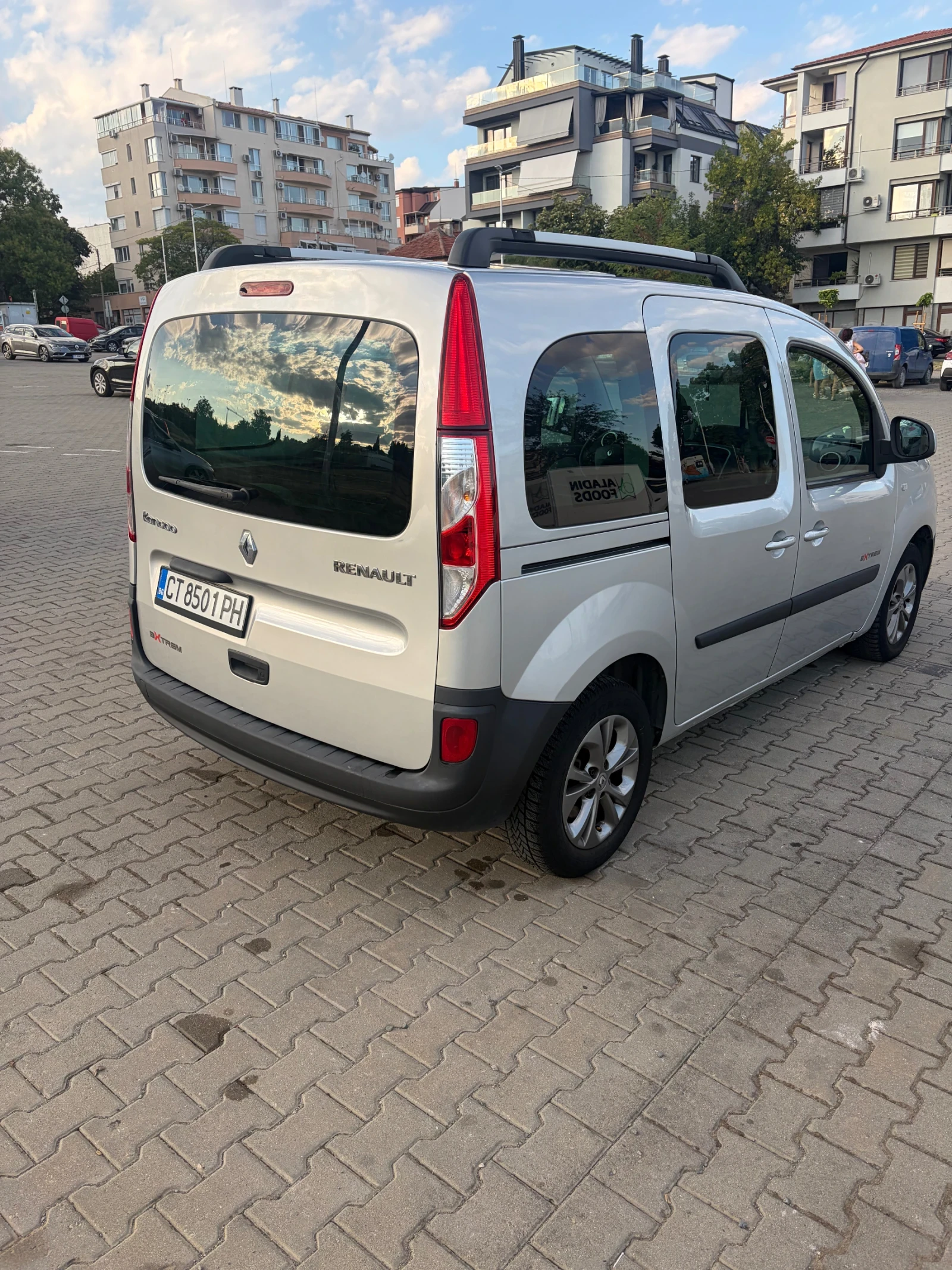 Renault Kangoo 1.5 dci, снимка 8 - Автомобили и джипове - 55730306