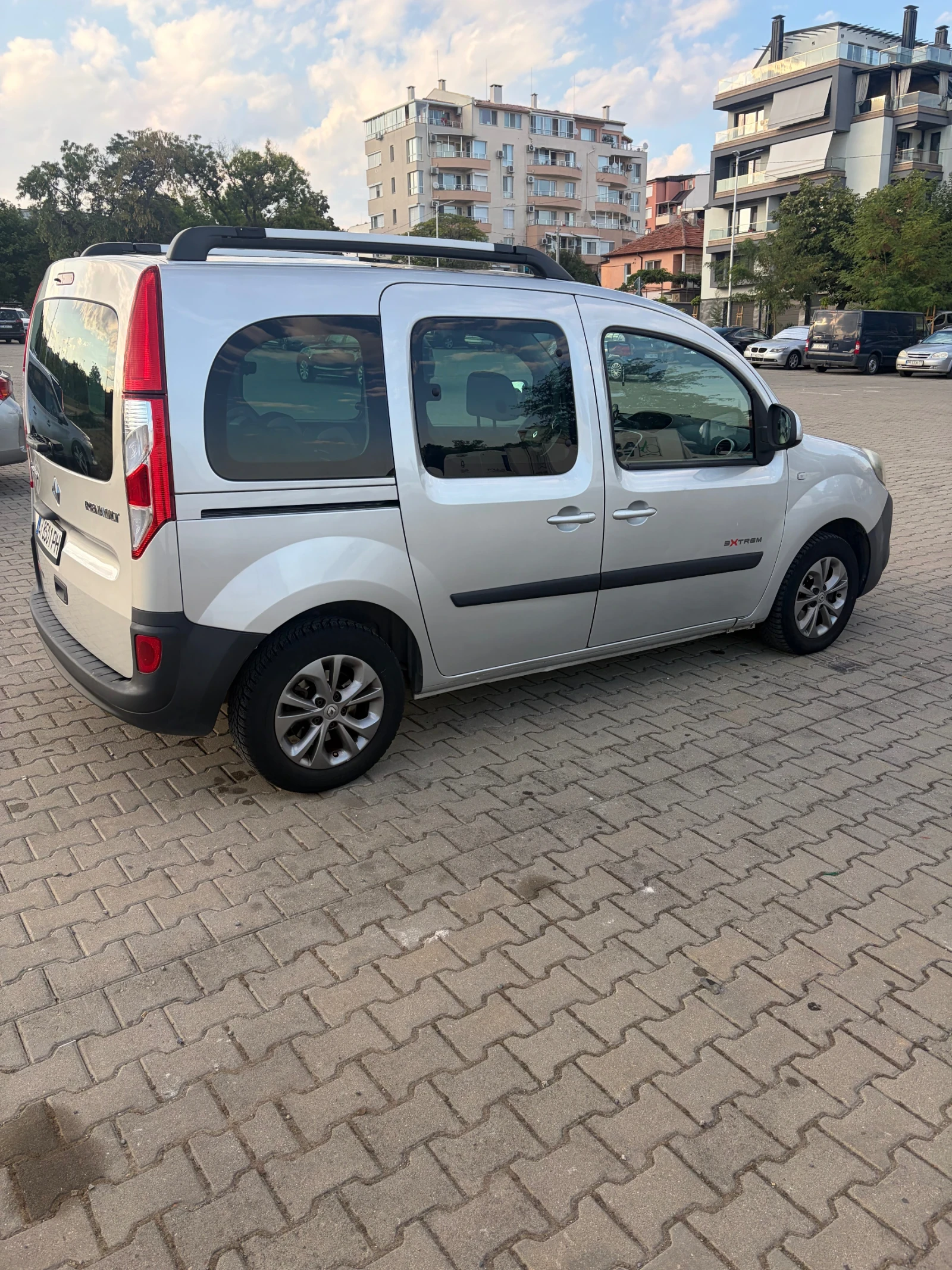 Renault Kangoo 1.5 dci, снимка 9 - Автомобили и джипове - 55730306