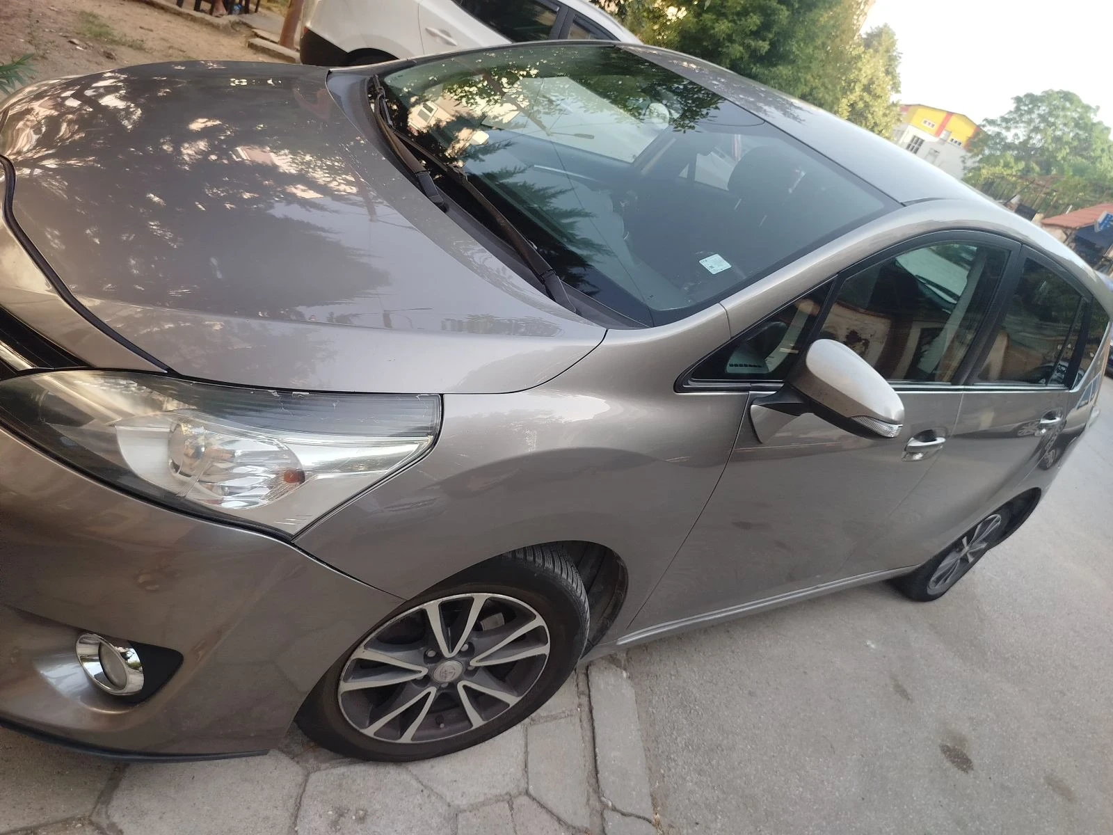 Toyota Verso, снимка 8 - Автомобили и джипове - 55842907