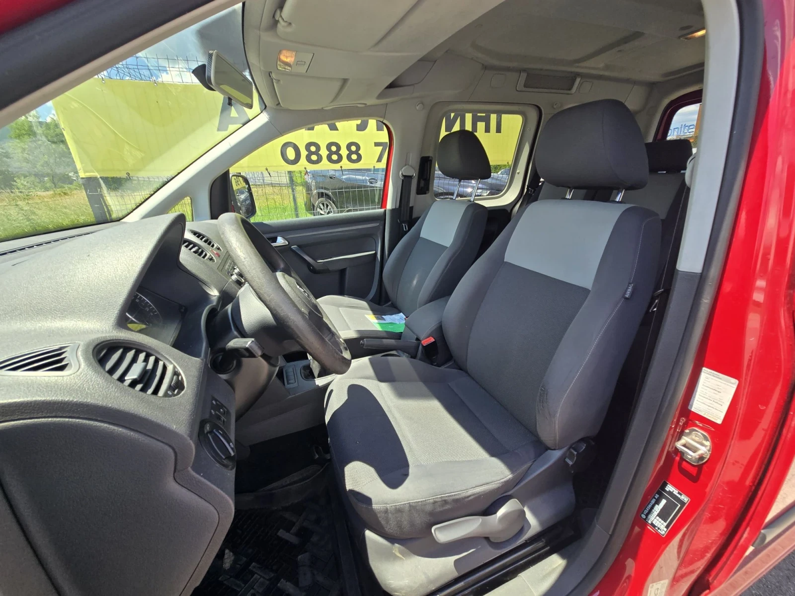 VW Caddy 1.6TDI, снимка 8 - Автомобили и джипове - 55841603