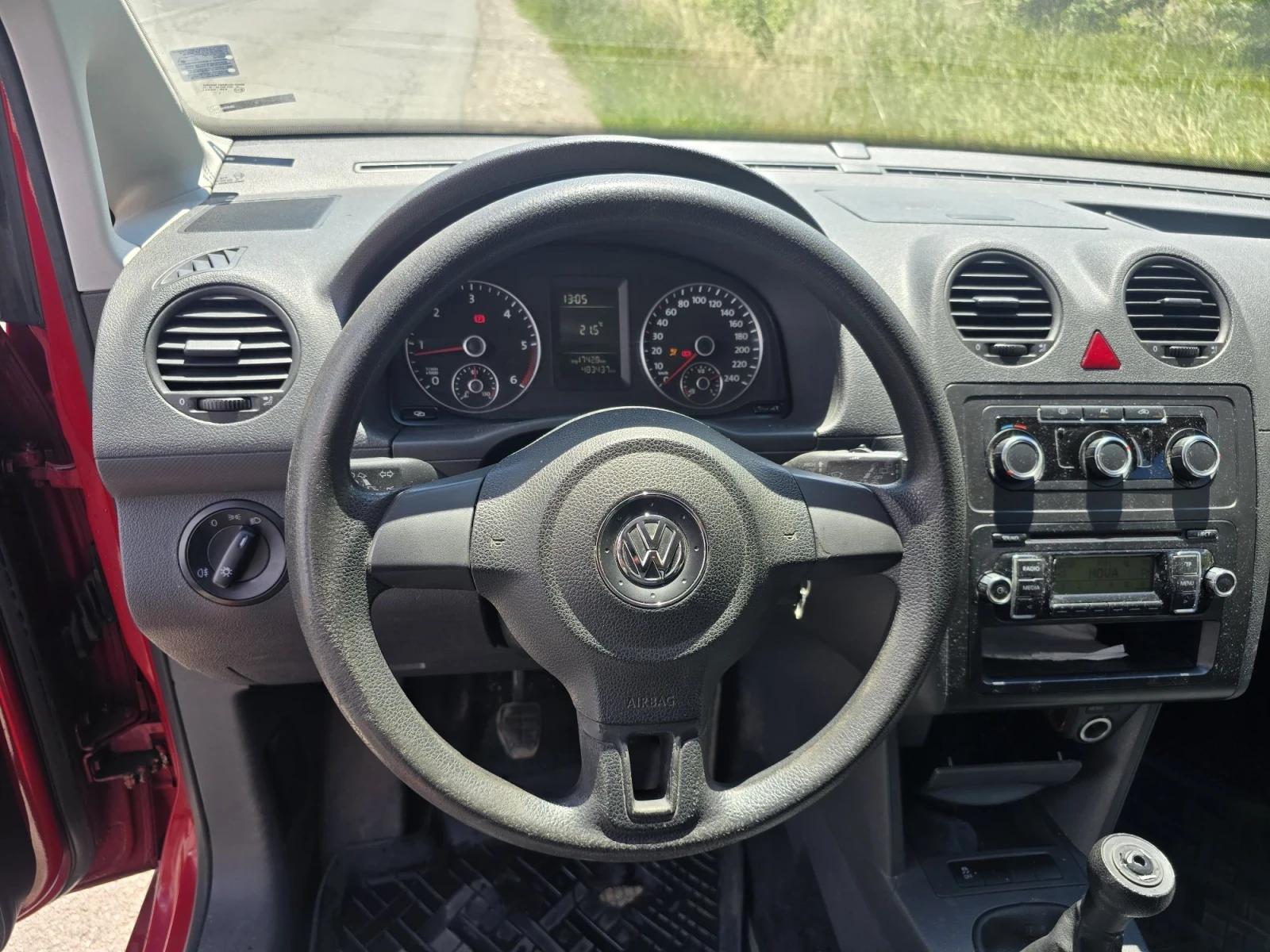 VW Caddy 1.6TDI, снимка 9 - Автомобили и джипове - 55841603