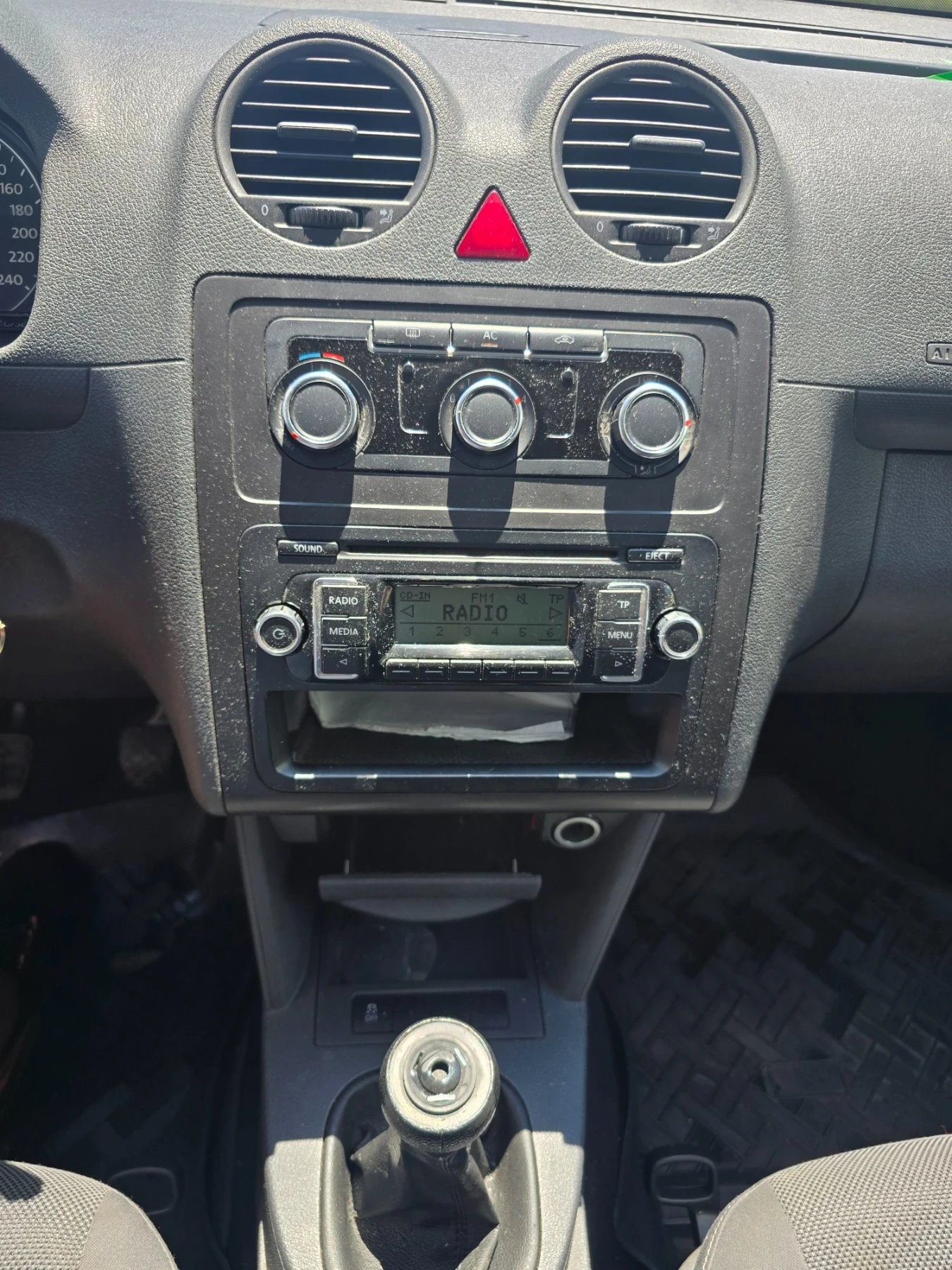 VW Caddy 1.6TDI, снимка 15 - Автомобили и джипове - 55841603