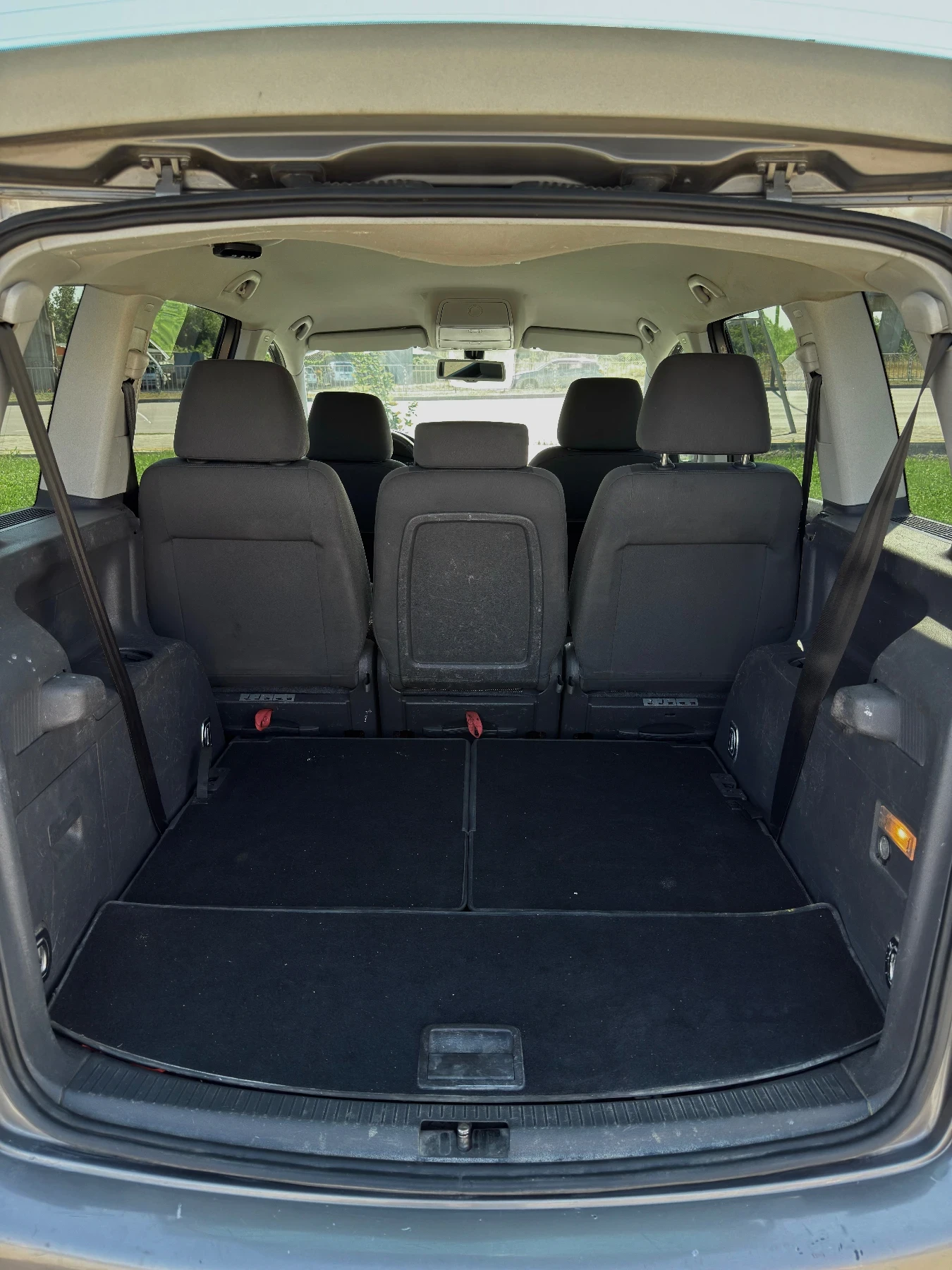 VW Touran, снимка 12 - Автомобили и джипове - 56056788