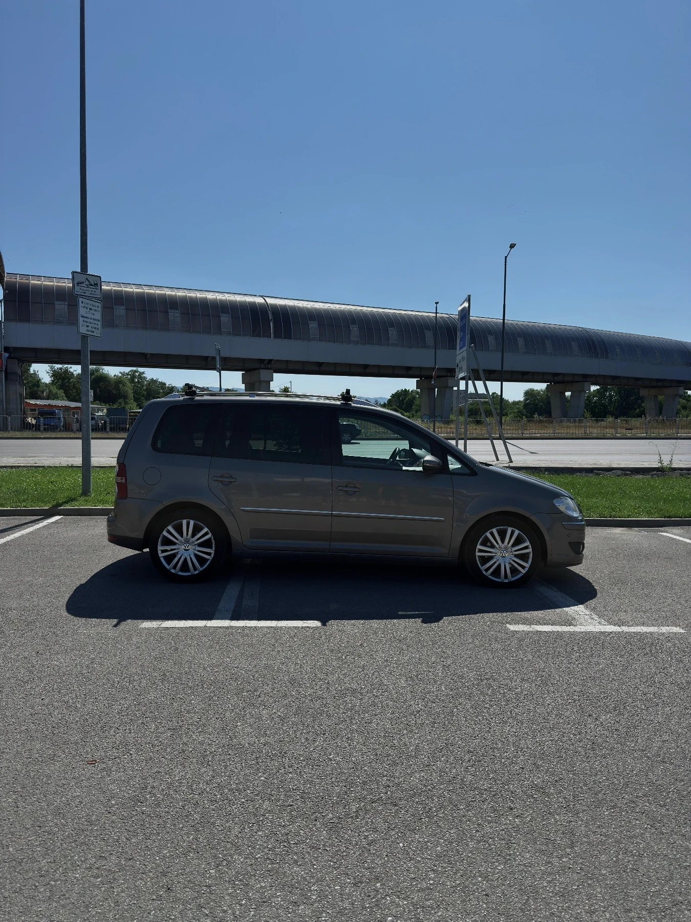 VW Touran, снимка 2 - Автомобили и джипове - 56056788