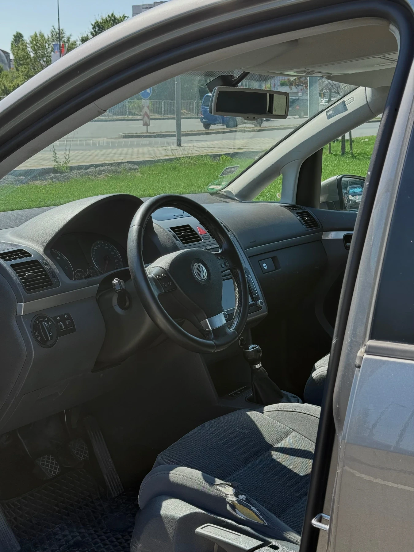 VW Touran, снимка 8 - Автомобили и джипове - 56056788