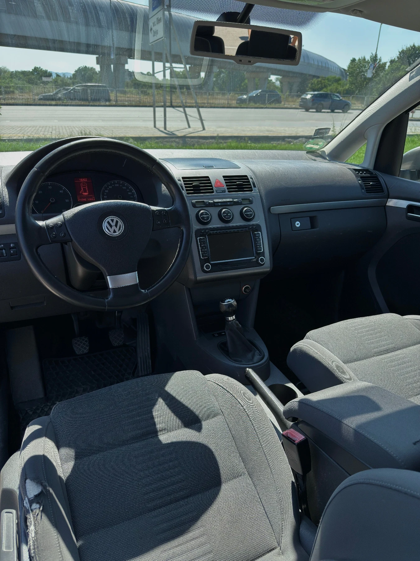 VW Touran, снимка 11 - Автомобили и джипове - 56056788