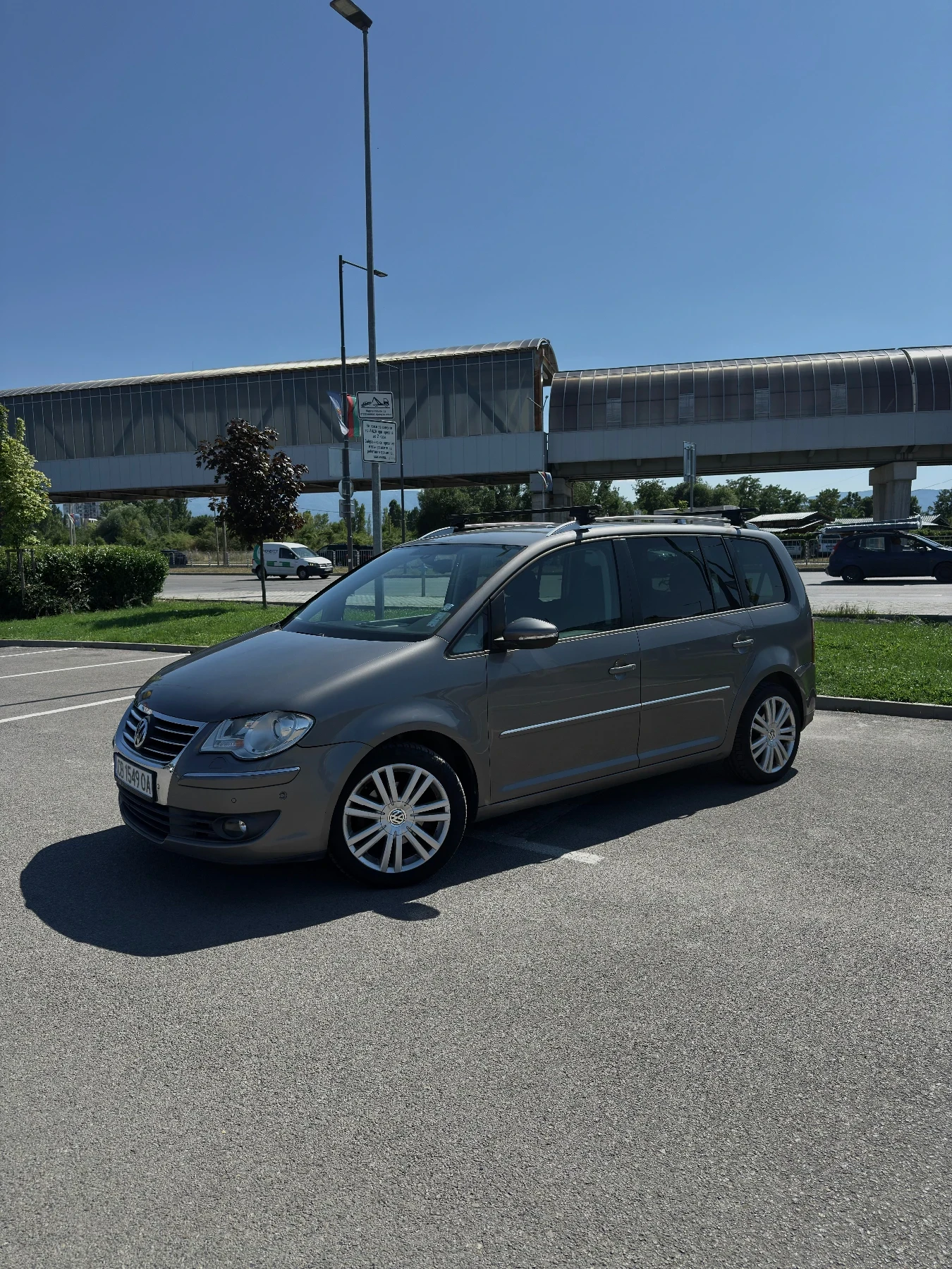 VW Touran, снимка 4 - Автомобили и джипове - 56056788
