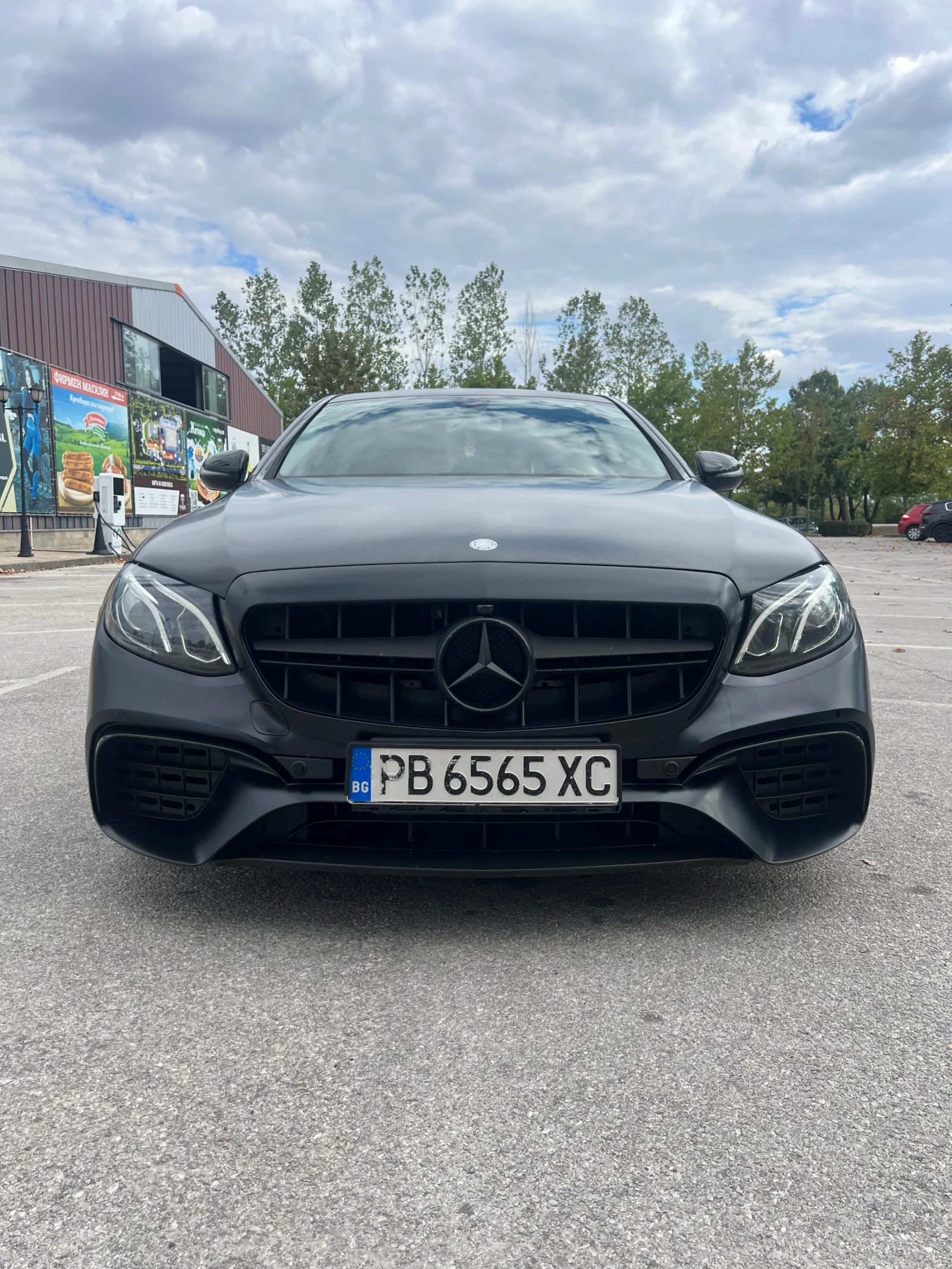 Mercedes-Benz E 220 //ПОДГРЕВ//КОЖА//, снимка 2 - Автомобили и джипове - 56105589